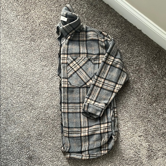 Women’s Gray Plaid Shirt Jacket - Picture 1 of 4